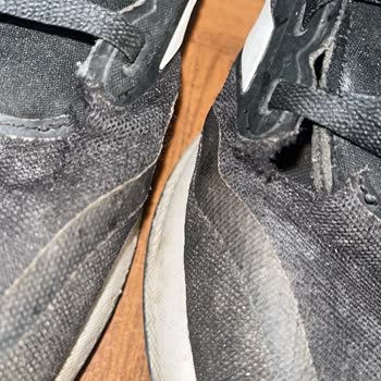 Aldığım Ayakkabı Kısa Sürede Yırtıldı, Mağaza Çözüm Sunmadı