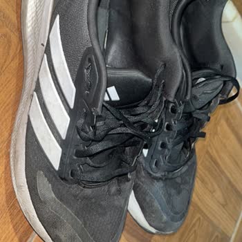 Aldığım Ayakkabı Kısa Sürede Yırtıldı, Mağaza Çözüm Sunmadı