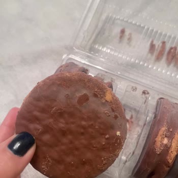 Bayat Ve Bozuk Ürün: Ülker Halley Paketinde Tazelik Sorunu