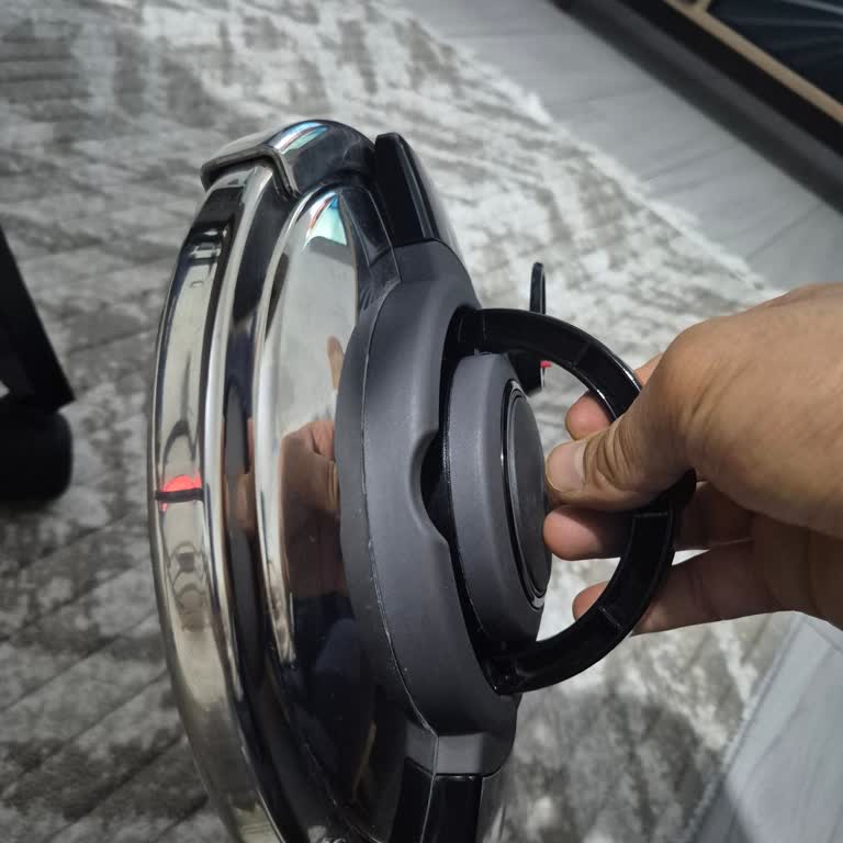 İlk Kullanımda Patlayan Düdüklü Tencereyle Yaşanan Güvenlik Sorunu