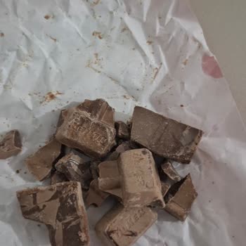 Satın Aldığım Çikolatanın Rengi Ve Tadı Değişmiş Olarak Teslim Edildi