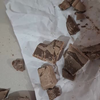 Satın Aldığım Çikolatanın Rengi Ve Tadı Değişmiş Olarak Teslim Edildi