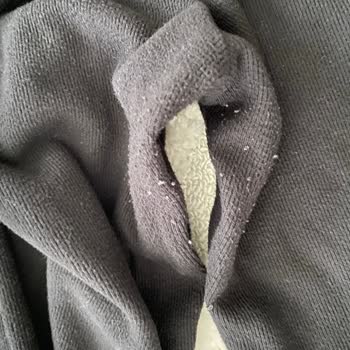 İlk Kullanımda Tüylenen Ve Çekme Yapan Eşofmana Kullanıcı Hatası Denmesi Mağdur Etti