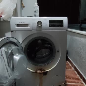 Bosch Çamaşır Makinesi Ön Kapağında 7 Yılda Oluşan Çürüme Ve Yetersiz Garanti Desteği