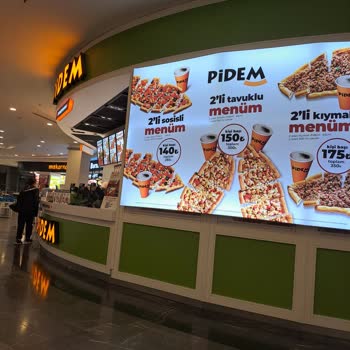 Yemekte Böcek Çıkması Ve Personel İlgisizliğiyle Hayal Kırıklığı