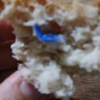 File Market Ekşi Mayalı Ekmekten Naylon Parçası Çıkması Şaşkınlık Yarattı