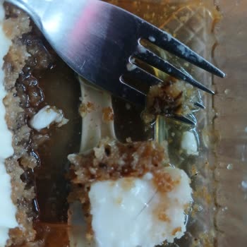 BİM Osmanoğlu Kıbrıs Tatlısından Kıl Çıktı