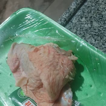 Aldığım Tavuk Pirzolada Temizlenmemiş Tüyler Hijyen Sorununa Yol Açtı