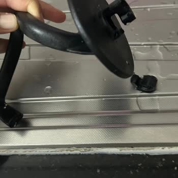 Karaca Hamur Kancası Aparatı Daha Takar Takmaz Ve İlk Çevirmede Kırıldı