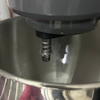 Karaca Hamur Kancası Aparatı Daha Takar Takmaz Ve İlk Çevirmede Kırıldı