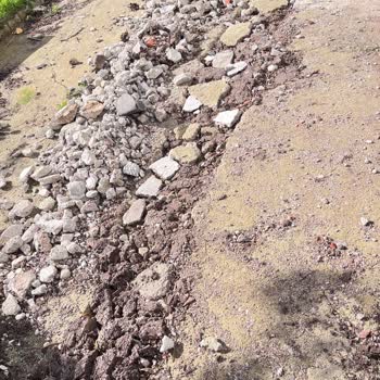 SEDAŞ Altyapı Çalışmasında Bahçe Betonu Ve Elektrik Kablosu Sorunu