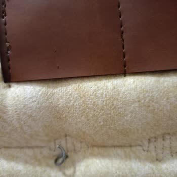 Kısa Sürede Kullanılamaz Hale Gelen Yatak Ve İlgisiz Mağaza