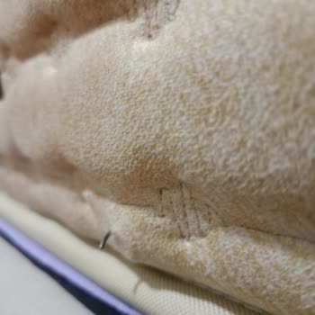 Kısa Sürede Kullanılamaz Hale Gelen Yatak Ve İlgisiz Mağaza