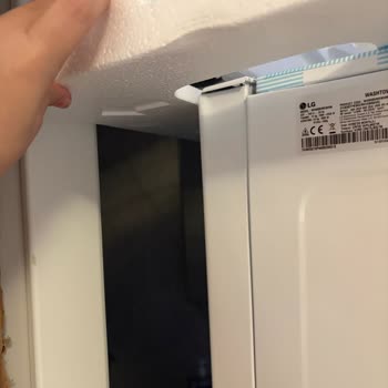 LG W4W8BVKKWHM Washer-Dryer Delivered Damaged And Refund Delayed