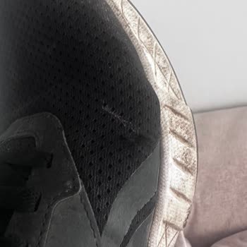 Reebok Ayakkabım Kısa Sürede Yırtıldı, Garanti Kapsamında Çözüm Sunulmadı