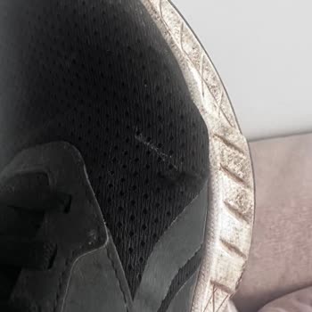 Reebok Ayakkabım Kısa Sürede Yırtıldı, Garanti Kapsamında Çözüm Sunulmadı