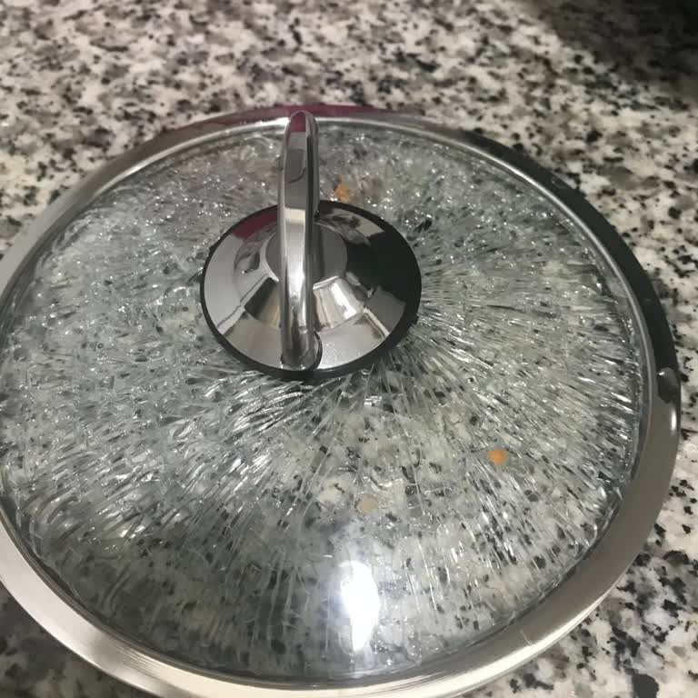 Tencere Kapağı İlk Kullanımda Kırıldı, Garanti Dışı Bırakıldı Ve Olumsuz Mağaza Yaklaşımı