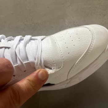 FLO'dan Aldığım Puma Ayakkabılar İlk Kullanımda Dikiş Attı, Müşteri Hizmetlerine Ulaşamıyorum