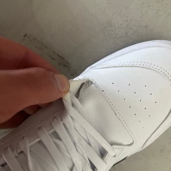 FLO'dan Aldığım Puma Ayakkabılar İlk Kullanımda Dikiş Attı, Müşteri Hizmetlerine Ulaşamıyorum