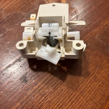 Samsung Bulaşık Makinesi Kapı Kilidi Sürekli Arızalanıyor, Kalıcı Çözüm Sunulmuyor