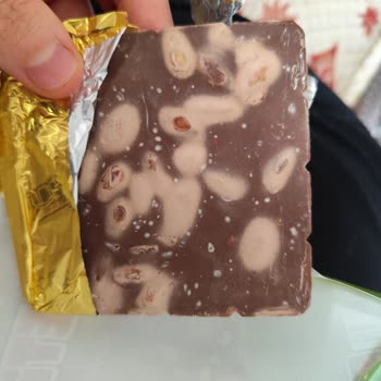 Son Kullanma Tarihi Geçmemiş Çikolatada Renk Ve Tat Bozukluğu