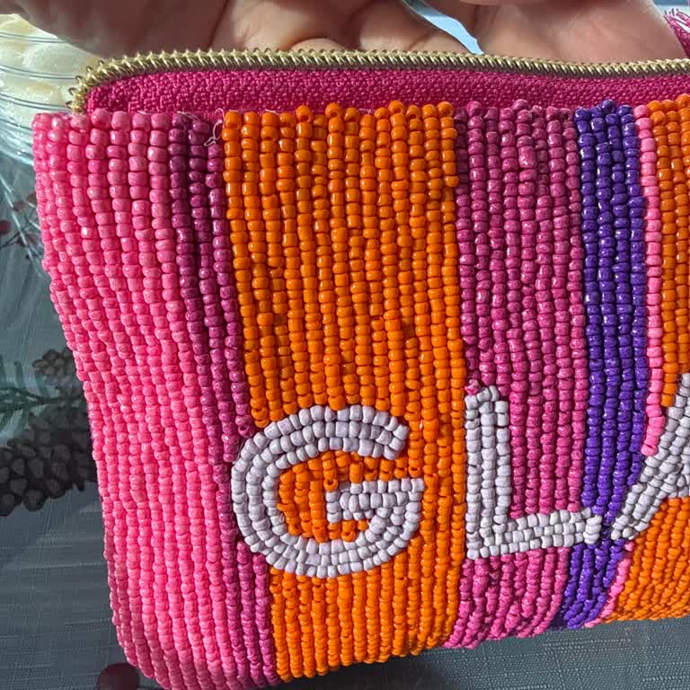 Aldığım Makyaj Çantasında Boncuk Dökülmesi Ve Müşteri Hizmetlerine Ulaşılamaması