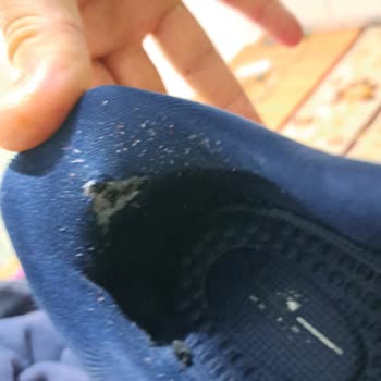 Kısa Sürede Yırtılan Ayakkabıya Ret Ve İlgisiz Yaklaşım