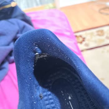 Kısa Sürede Yırtılan Ayakkabıya Ret Ve İlgisiz Yaklaşım