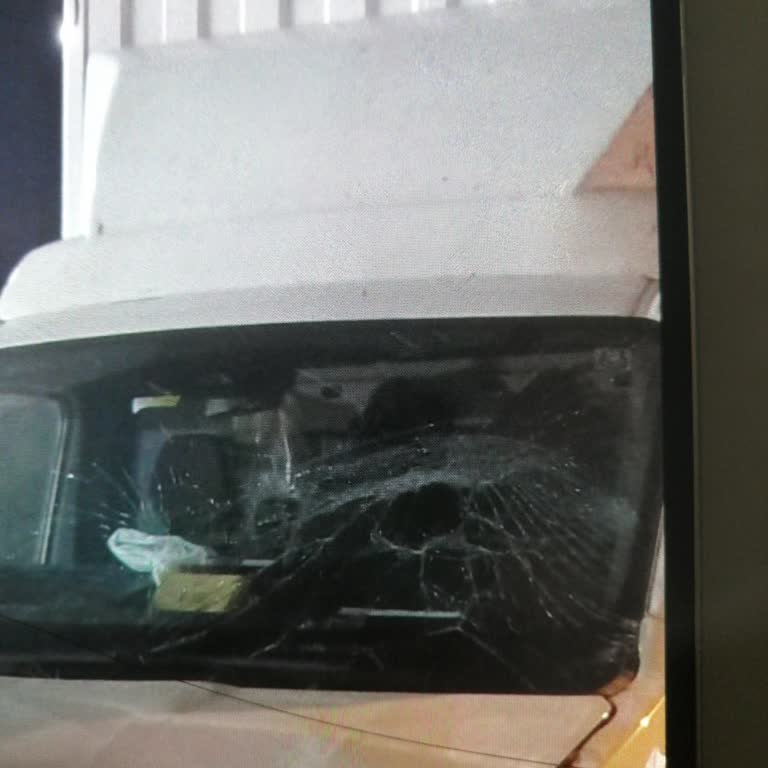 Renault Master Ön Cam Stok Sorunu Nedeniyle 15 Gündür Aracım Kullanılamıyor