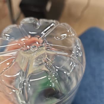 Sırmakeş Su Şişesinde Yosun Benzeri Birikinti Ve Hijyen Endişesi