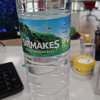 Sırmakeş Su Şişesinde Yosun Benzeri Birikinti Ve Hijyen Endişesi