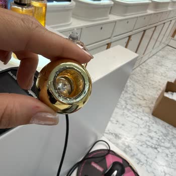 Arızalı Parfüm Ve İlgisiz Mağaza Çalışanı Nedeniyle Mağduriyet Yaşadım