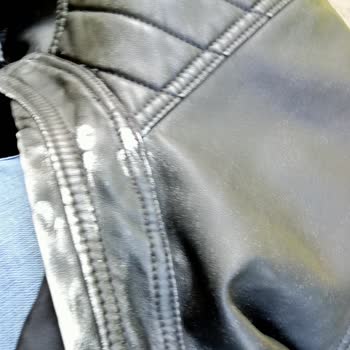 DeFacto’dan Alınan Deri Mont Kısa Sürede Renk Attı, İade Yapılamıyor