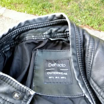 DeFacto’dan Alınan Deri Mont Kısa Sürede Renk Attı, İade Yapılamıyor