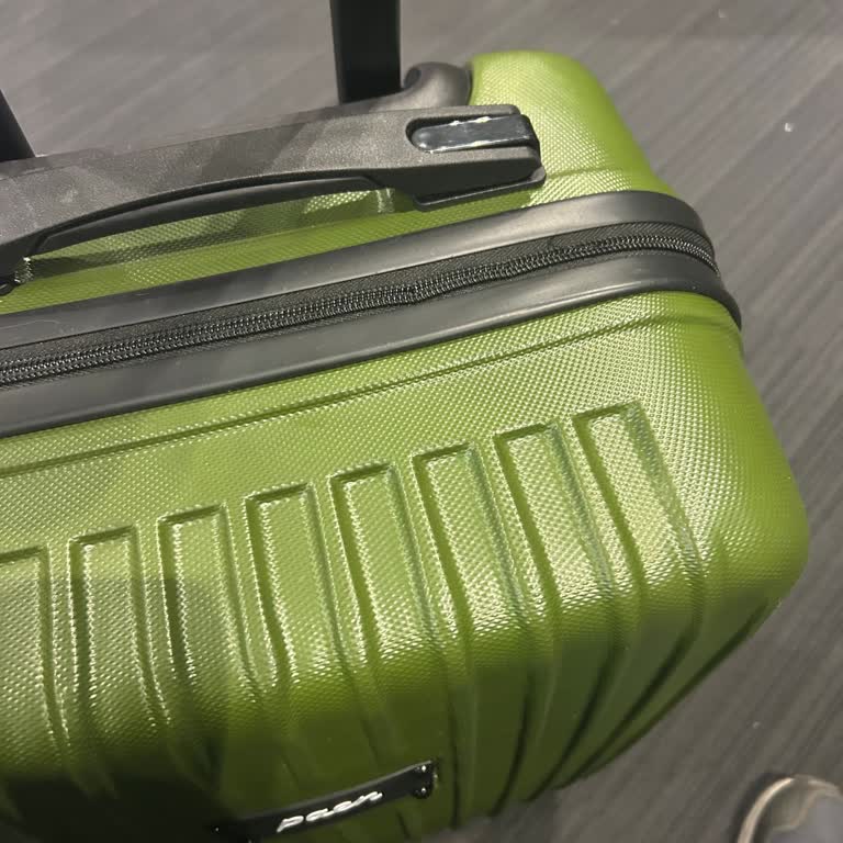 Satın Aldığım Valizler İlk Kullanımda Hasar Gördü Ve Müşteri Hizmetlerine Ulaşamıyorum