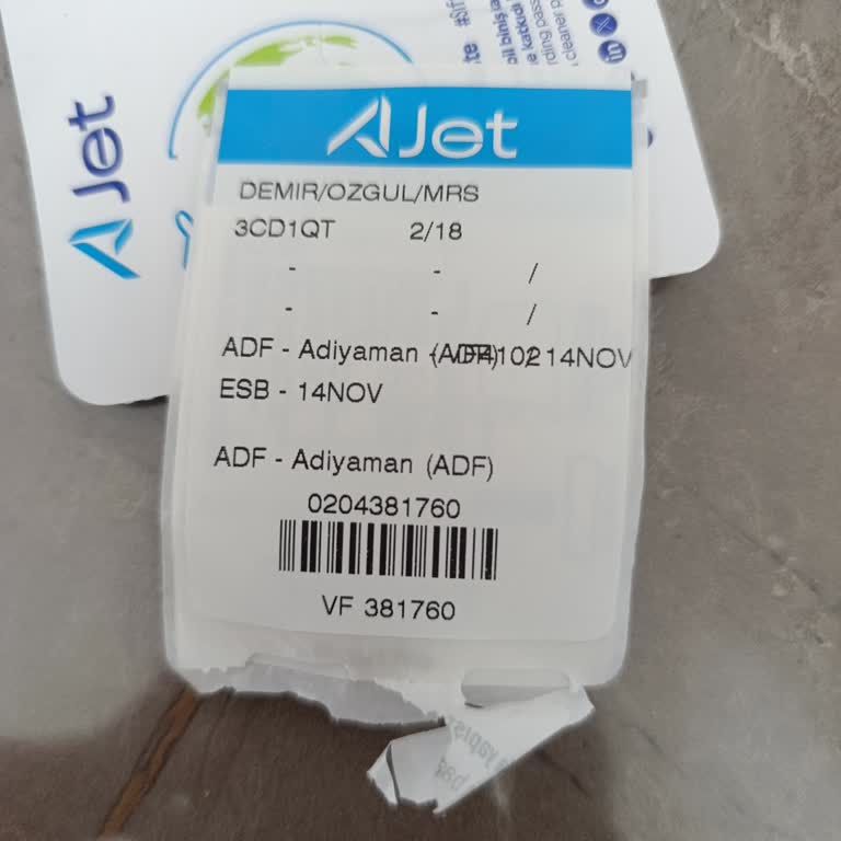 Ajet Uçuşunda Valizimiz Kırıldı Kimse Geri Dönüş Yapmadı