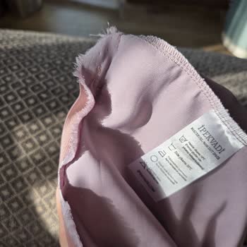 İpekvadi Doğal İpek Diye Alınan Yastık Kılıflarında Polyester Şüphesi Ve Üretim Hatası