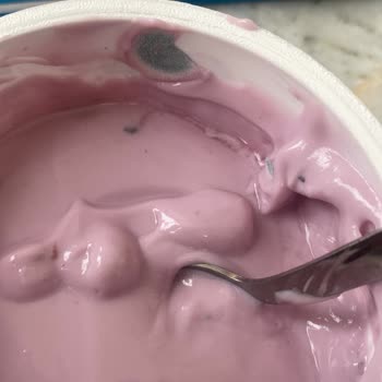 Son Kullanma Tarihi Geçmemiş Yoğurtta Küf Sorunu Ve İletişim Eksikliği