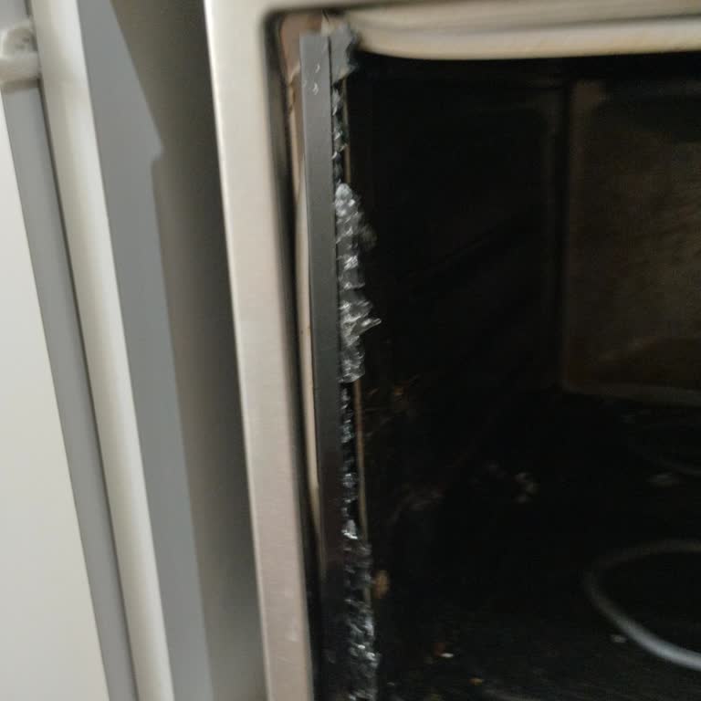 Fırın Camı Kullanım Sırasında Aniden Patladı