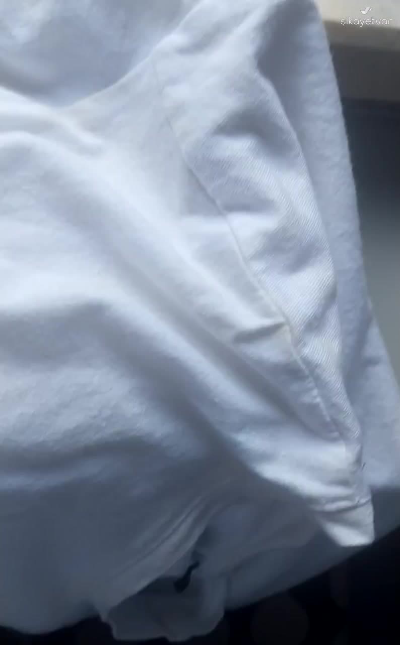 La Roche-Posay Vitamin C Serum Leaving Stains on Pillow and Clothes video cover