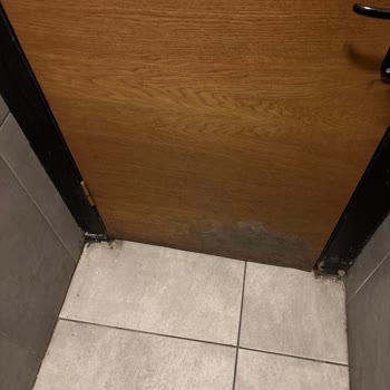 Arabica İzmir 2 Caddesi Şubesinde Süregelen Tuvalet Bakımsızlığı Ve Hijyen Sorunları