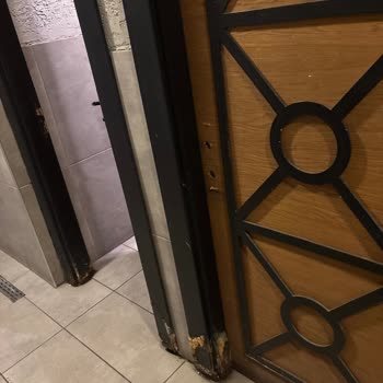 Arabica İzmir 2 Caddesi Şubesinde Süregelen Tuvalet Bakımsızlığı Ve Hijyen Sorunları