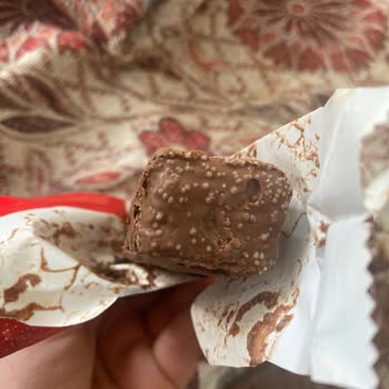 Aldığım Çikolatada Beklenmedik Renk Değişikliği Ve Beyaz Noktalar