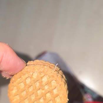 Eti Burçak Bisküvi İçinden Plastik Cisim Çıkması Ve Yetersiz Geri Dönüş