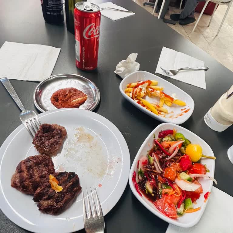 Köfteci Yusuf'ta Ekmek ve Bıçak Eksikliği Müşteri Memnuniyetini Olumsuz Etkiledi