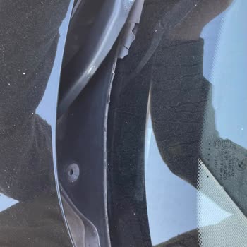 BMW 1.16i Ön Cam Silecek Izgarası Deformasyonu Ve Su Sızdırma Sorunu