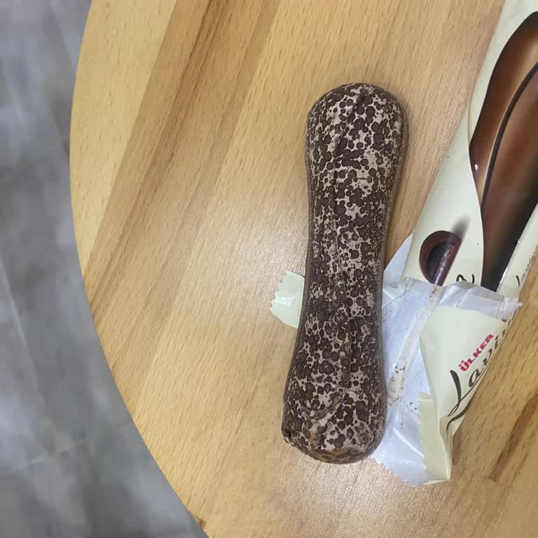 Tarihi Geçmemiş Laviva Çikolatada Benekli Ve Pütürlü Görüntü