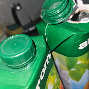 Aroma Meyve Suyunda Açılmış Kapak Ve Bozulmuş Ürün Endişesi