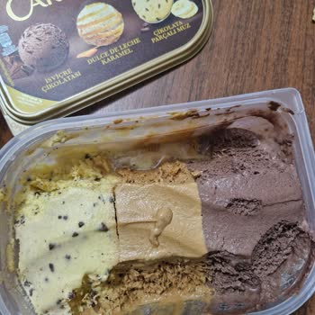 Aldığım Dondurma Sert Ve Boşlukluydu, İade Talep Ediyorum