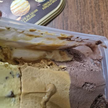 Aldığım Dondurma Sert Ve Boşlukluydu, İade Talep Ediyorum